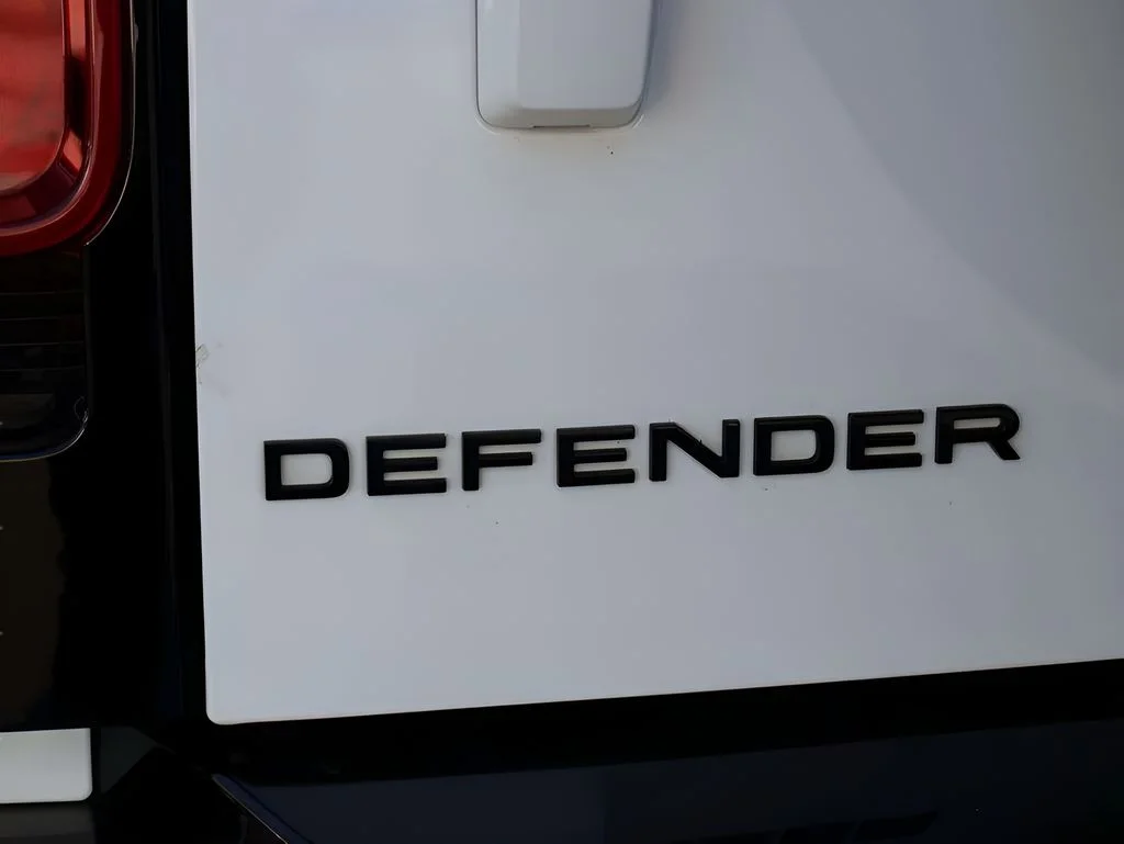 2024 Land Rover Defender X-Dynamic SE - Photo 8