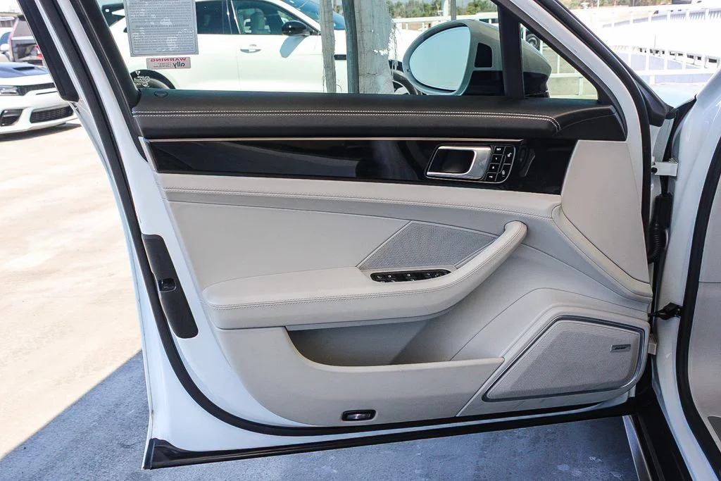 Used 2018  Porsche 4 image 21