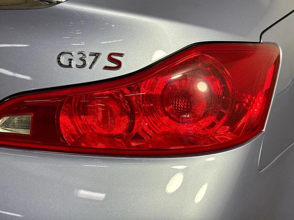Used 2013 Blue INFINITI Sport image 32