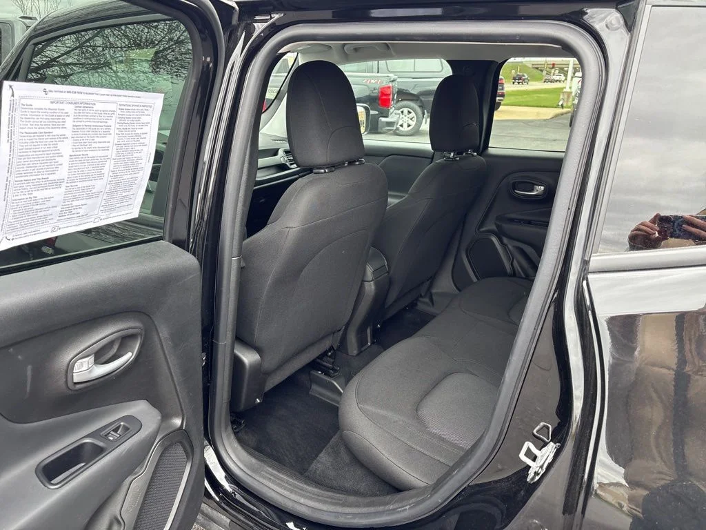 Used 2023 Black Clearcoat Jeep Latitude image 23
