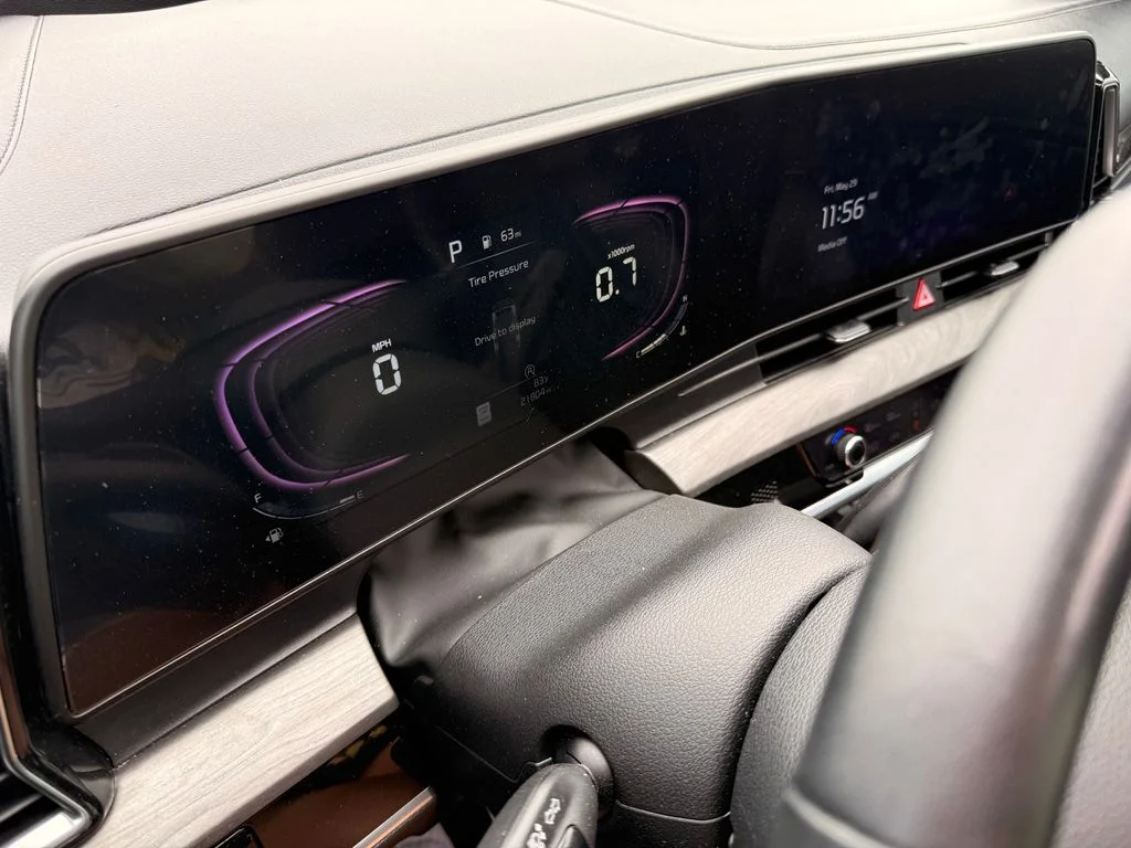 Used 2024 Glacial White Pearl Kia X-Line image 28