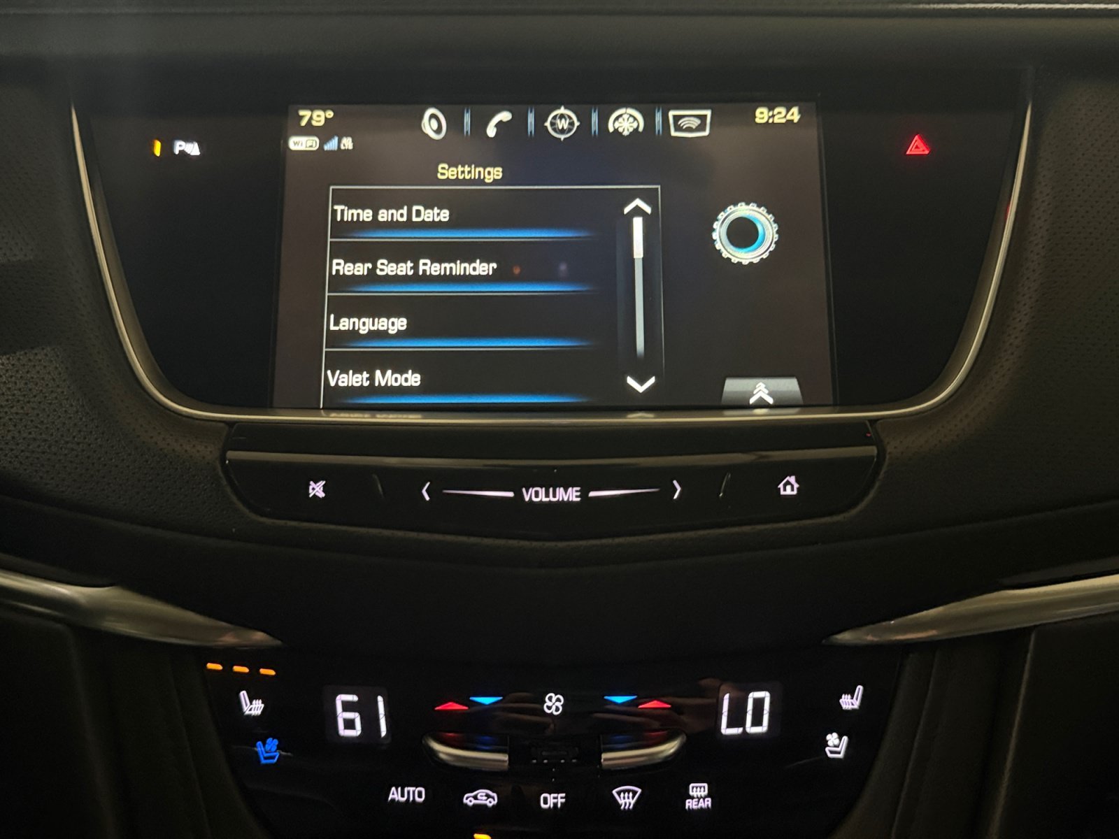 Used 2019 Crystal White Tricoat Cadillac Premium Luxury FWD image 21