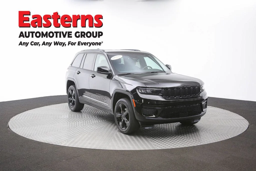 Used 2024 Black Jeep Altitude image 51