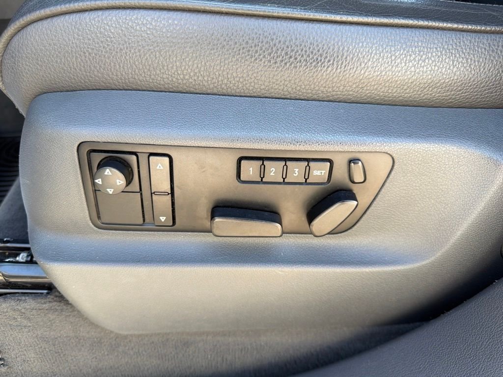 Used 2006 Silver Volkswagen V10 TDI image 25