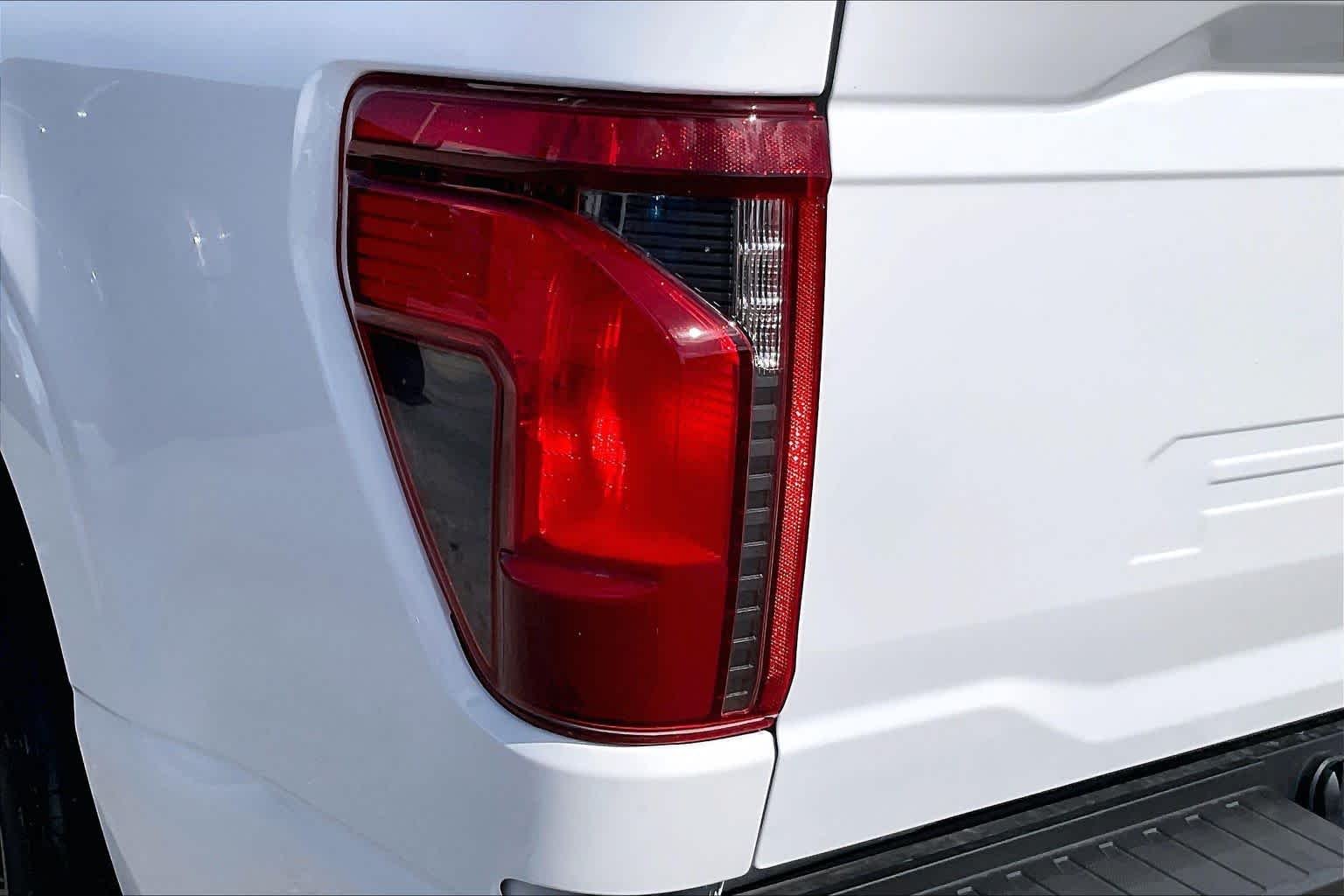 Used 2026 Oxford White Clearcoat Ford XL image 23