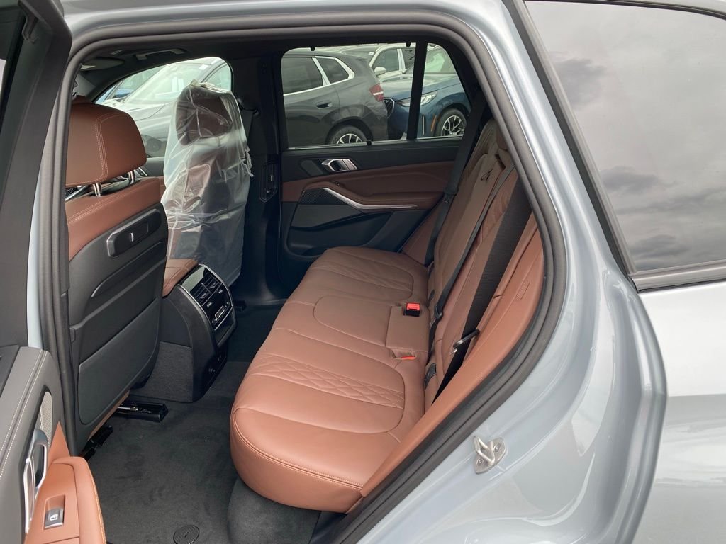 2026 BMW X5 M60i - Photo 7