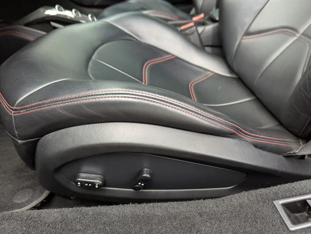 Used 2018  Ferrari Base image 27