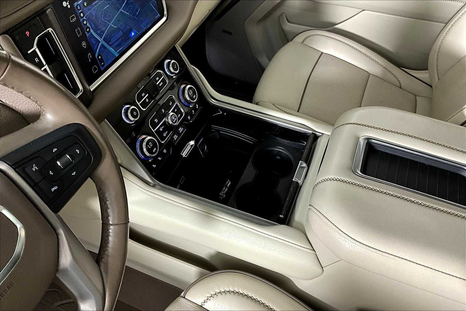 Used 2022 White Frost Tricoat GMC Denali image 16
