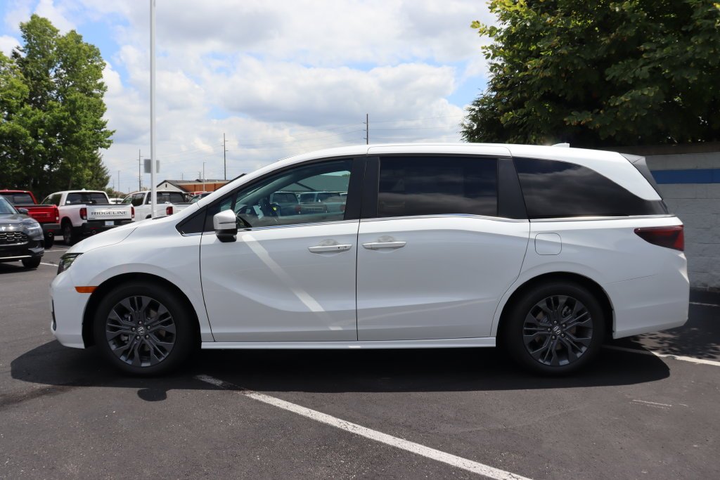 New 2027 Platinum White Pearl Honda Touring image 2