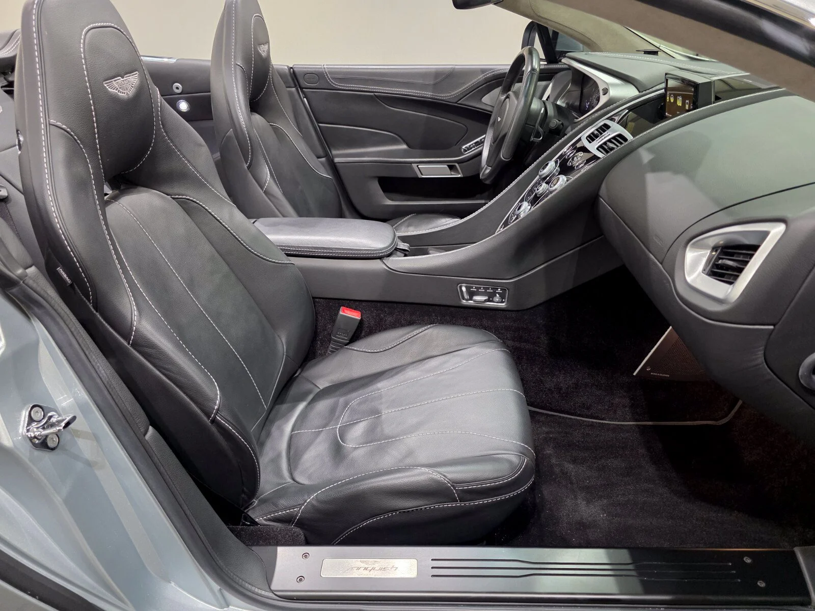 Used 2017 Q Titanium Silver Aston Martin Volante image 23