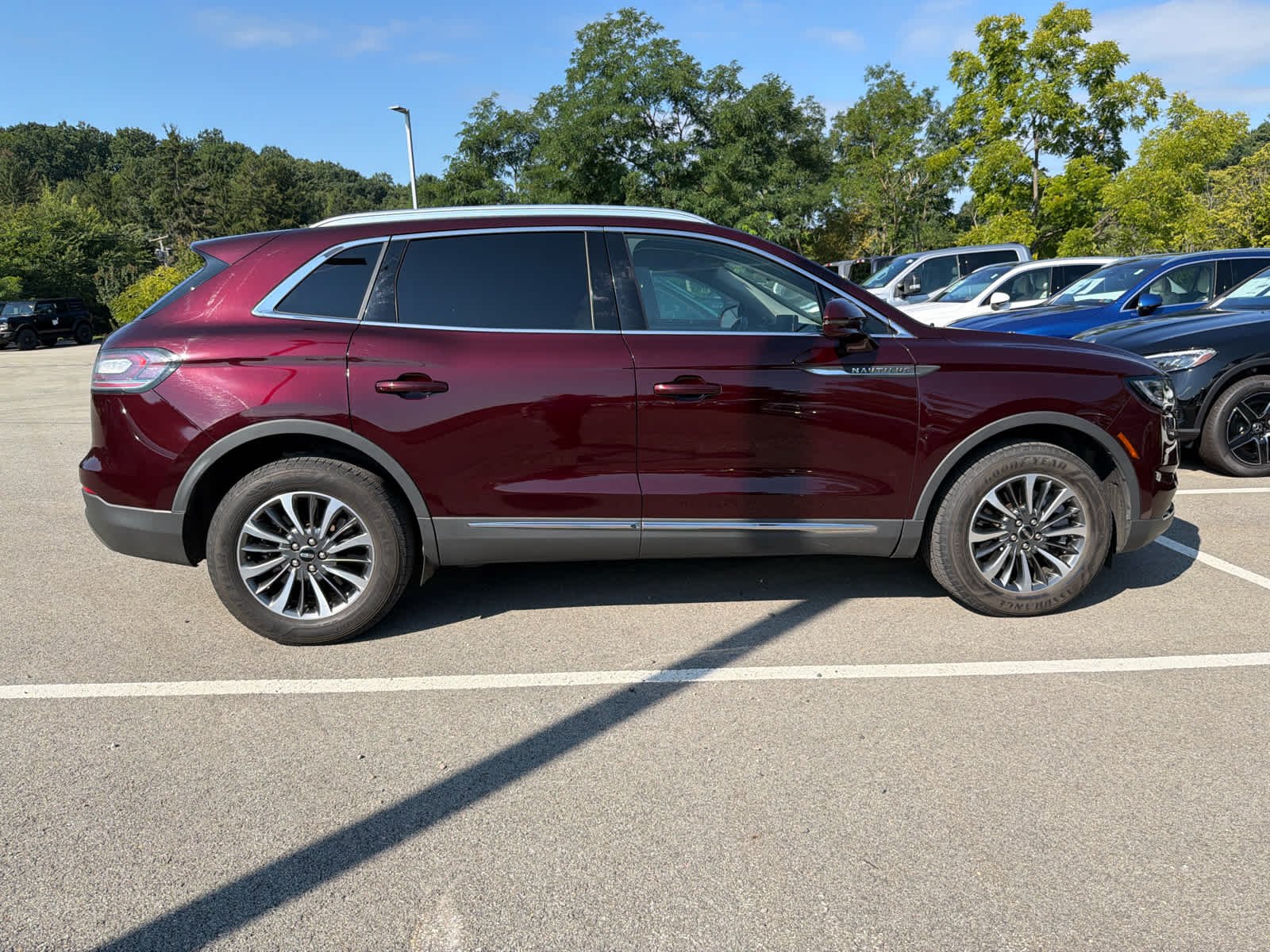 Used 2022 Burgundy Velvet Lincoln Reserve image 7