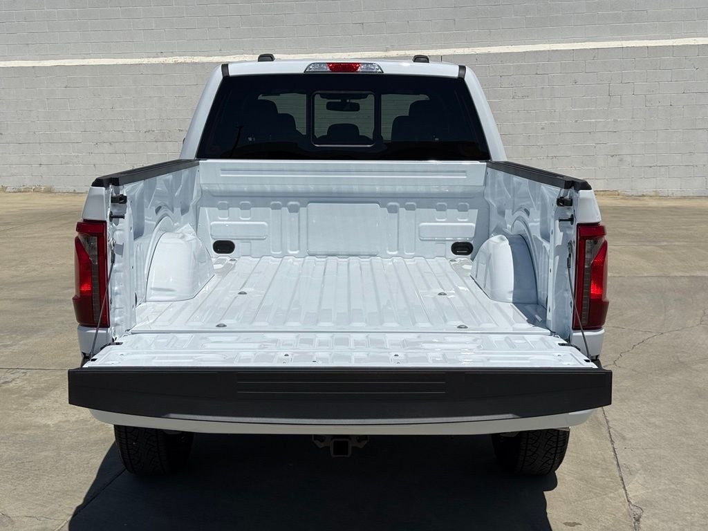 New 2026 Oxford White Ford XLT image 16