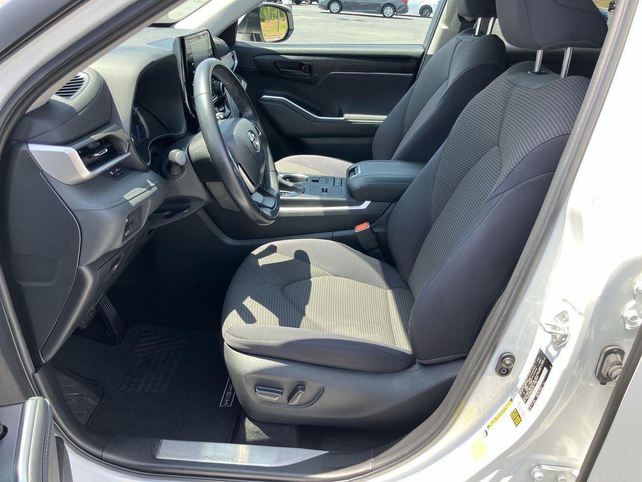 Used 2022 White (Wind Chill Pearl) Toyota Hybrid LE AWD image 12
