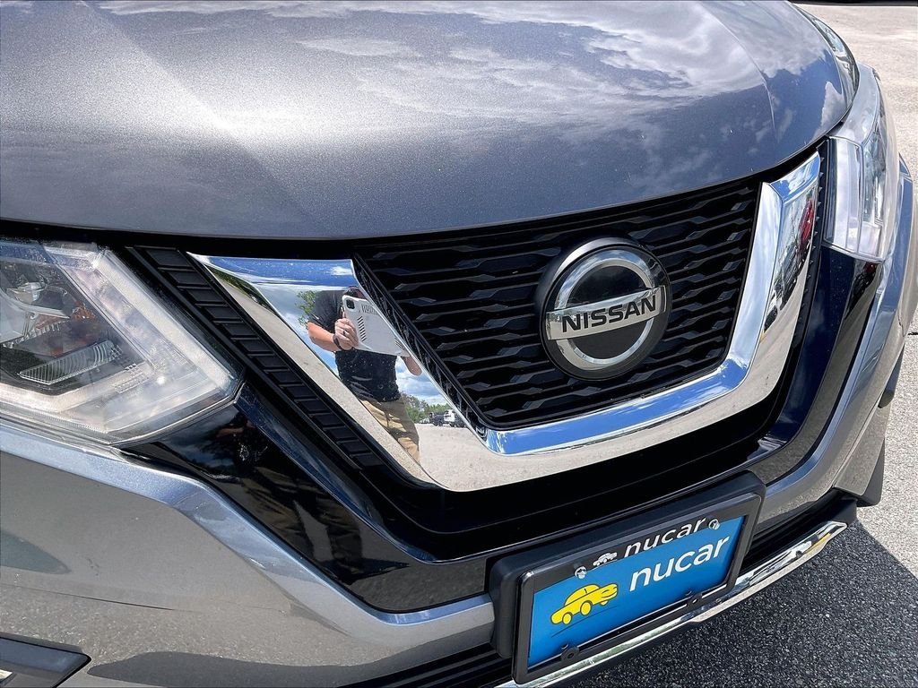 Used 2019 Gun Metallic Nissan SL image 30
