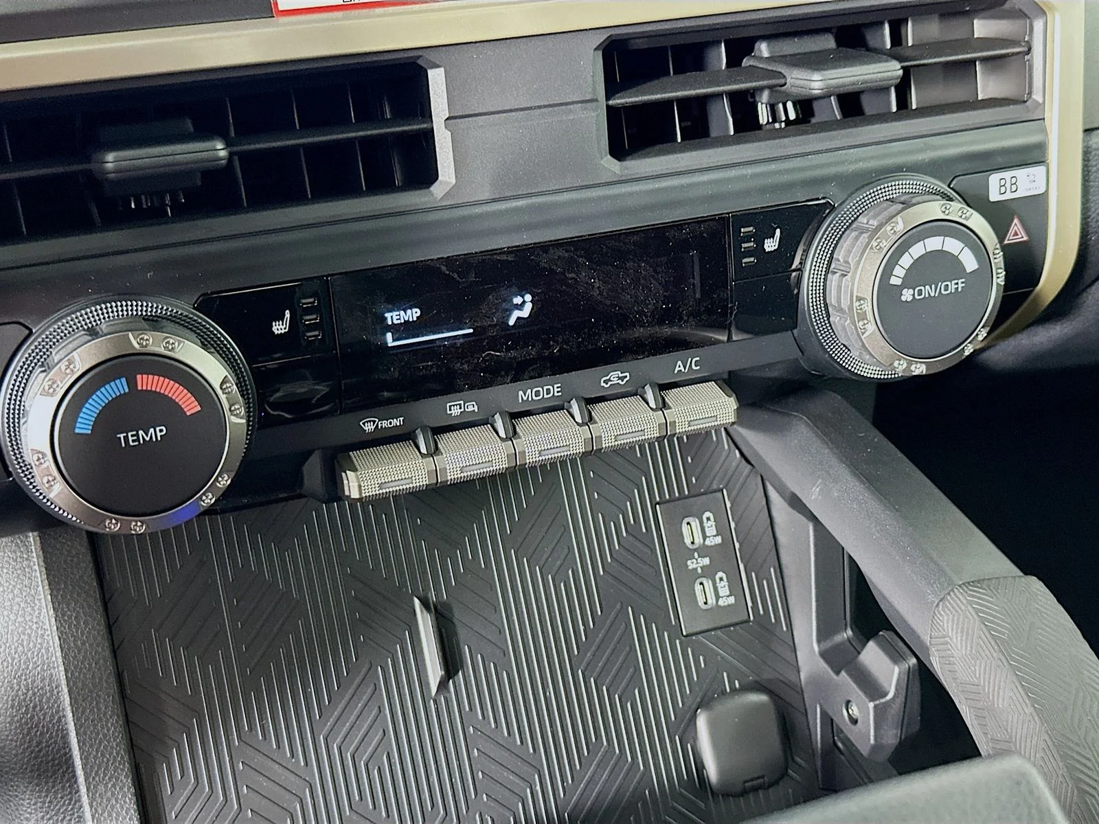 2025 Toyota Tacoma SR5 - Photo 15