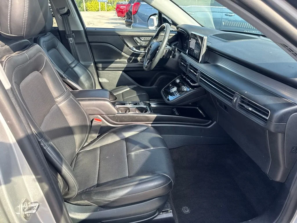 Used 2020 Silver Lincoln Standard image 33