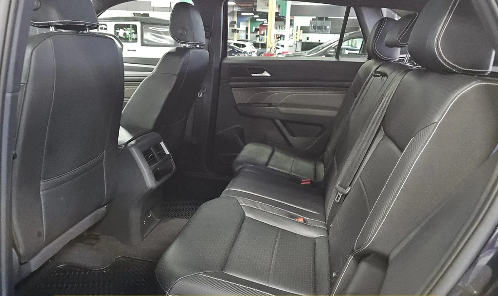 Used 2023 Black Volkswagen 3.6L V6 SEL image 16