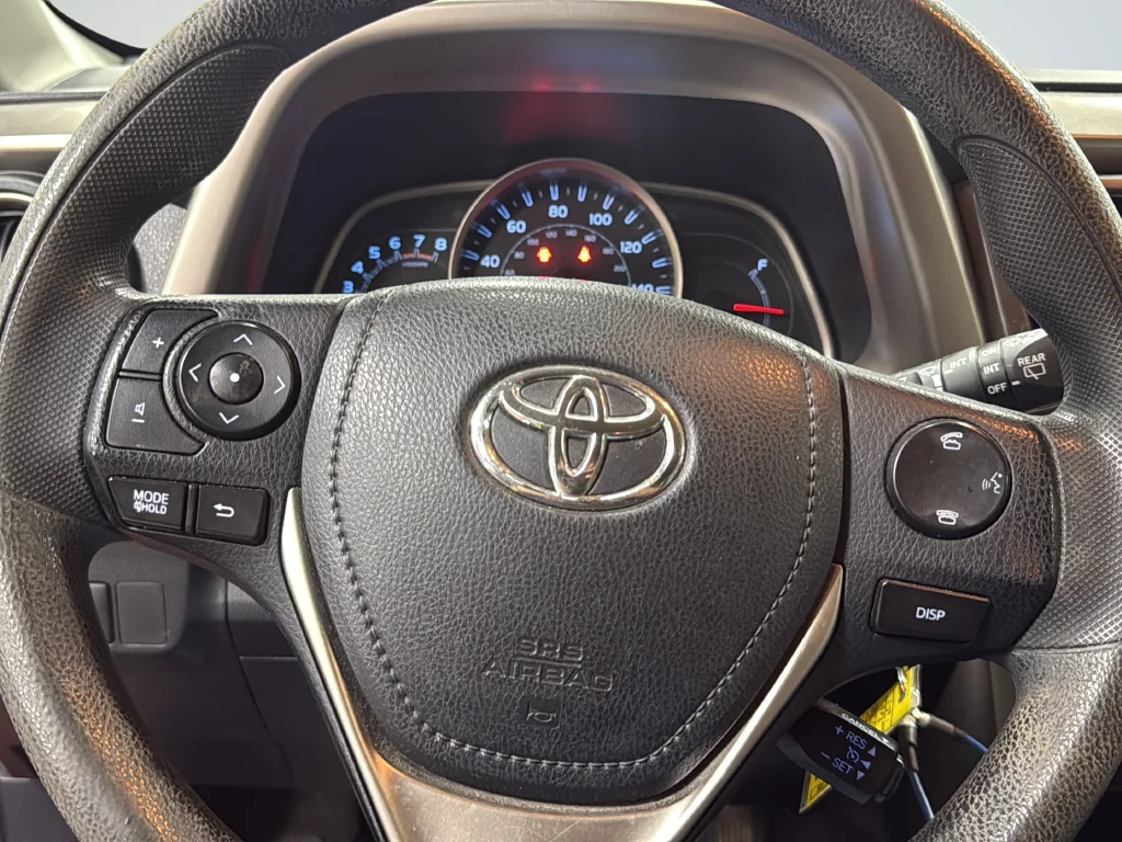 Used 2015 Red Toyota XLE image 27