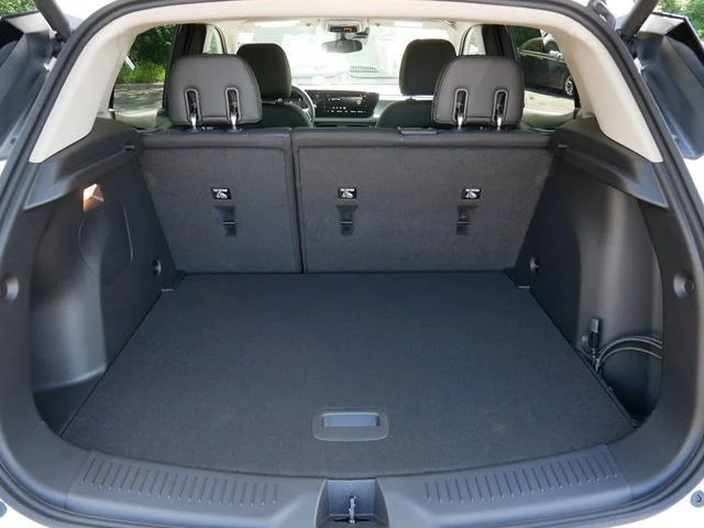 Used 2025 Summit White Buick Sport Touring image 10