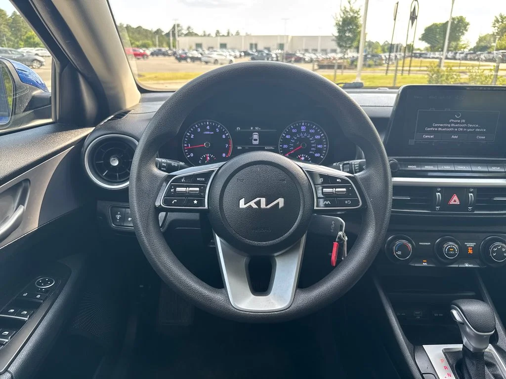 Used 2023 Deep Sea Blue Kia LXS image 19