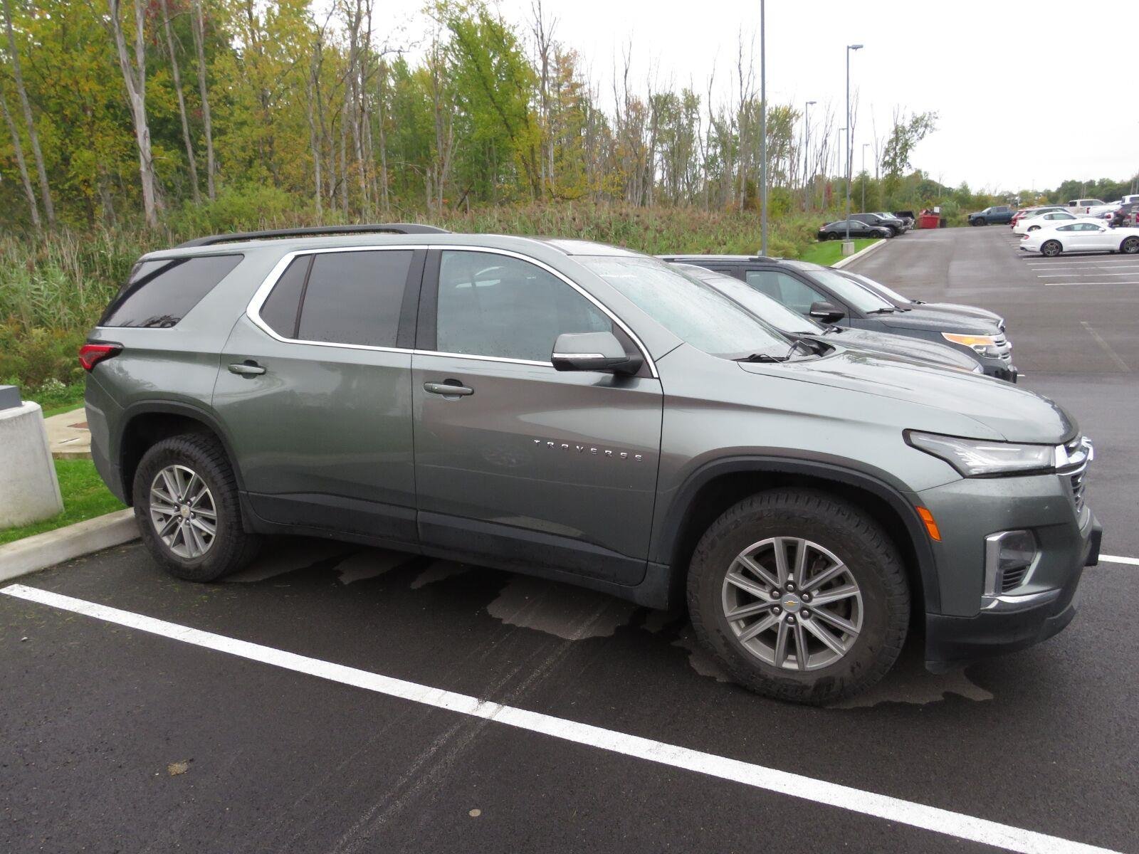 Used 2023 Silver Sage Metallic Chevrolet LT Cloth image 5
