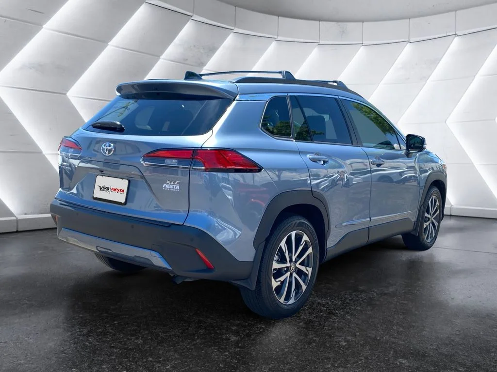Used 2025  Toyota XLE image 4
