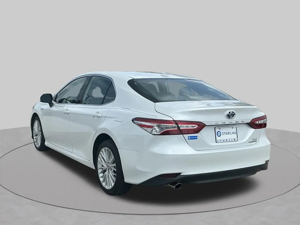 Used 2020 Beige Toyota XLE image 7