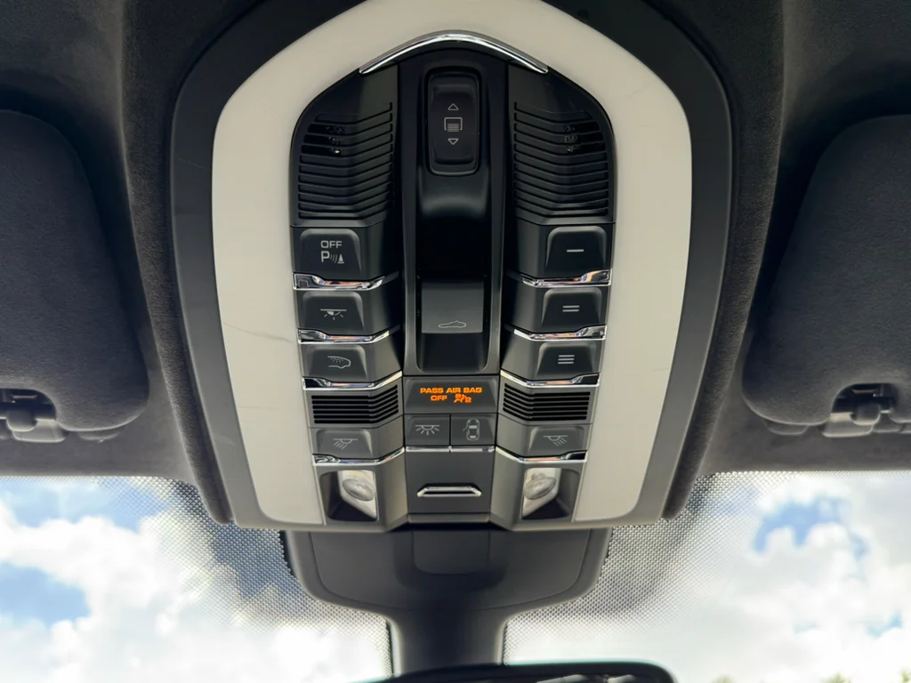 Used 2017  Porsche GTS image 28