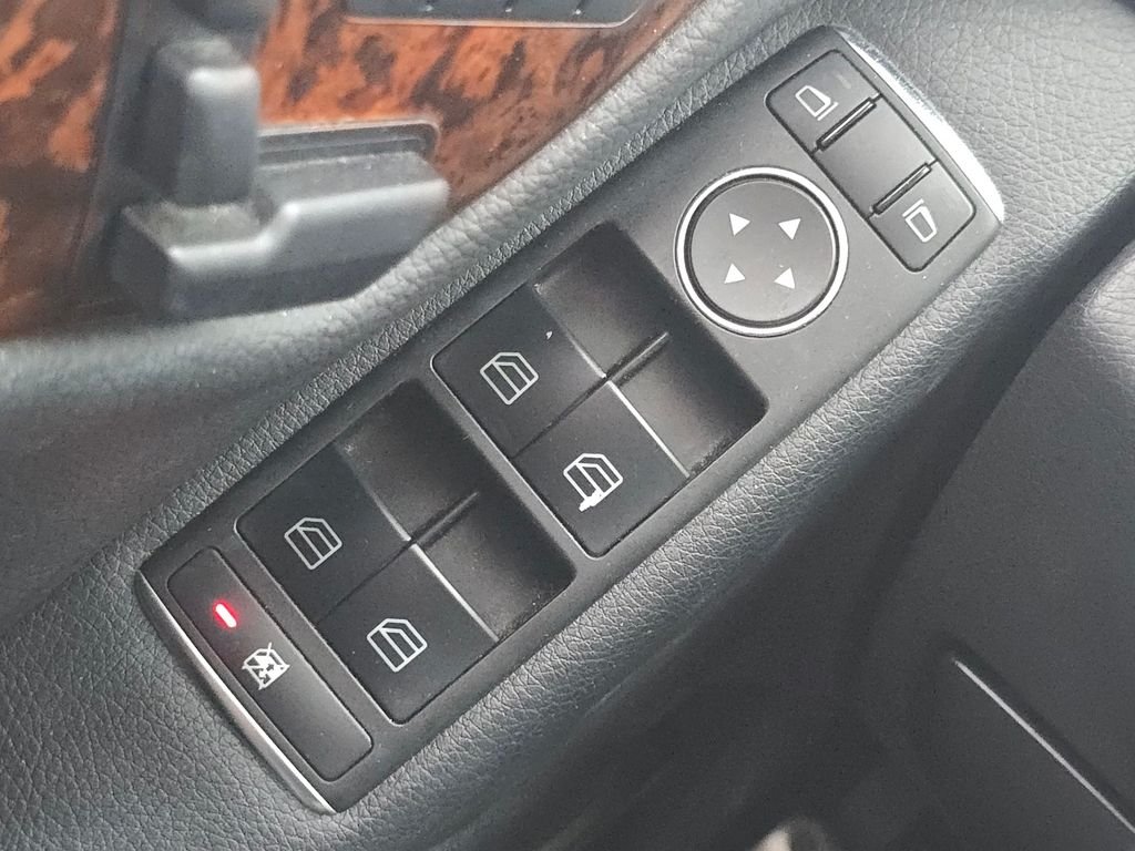 Used 2013  Mercedes-Benz C 300 image 25