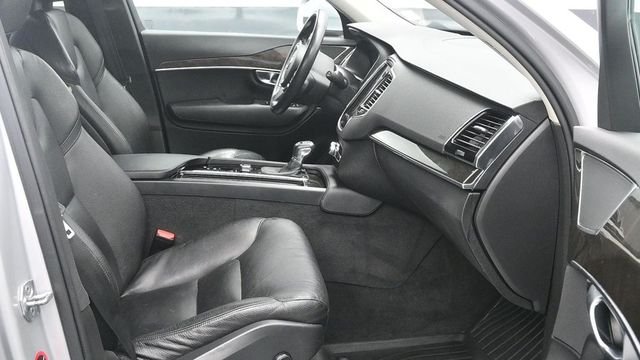 Used 2018 Silver Volvo T6 Momentum image 11