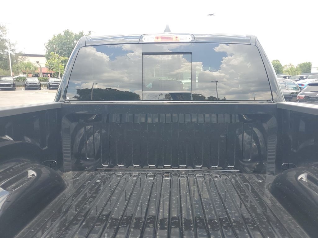 New 2026 Diamond Black Crystal Pearl-Coat Exterior Paint RAM Laramie image 7