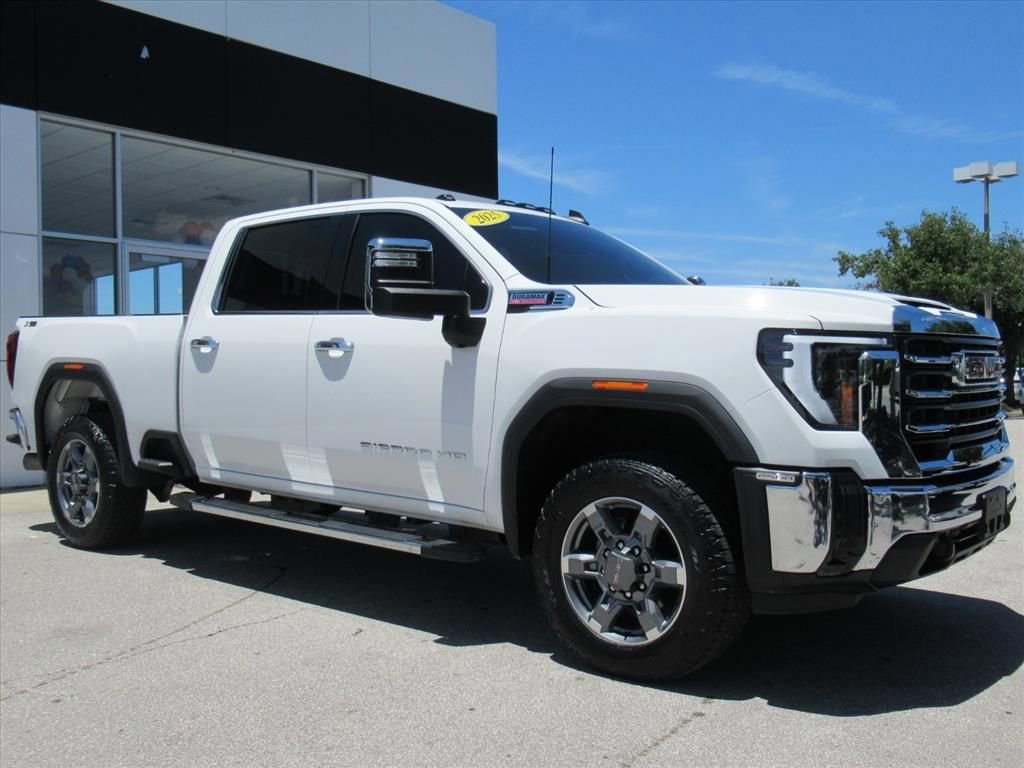 2025 GMC Sierra SLE 4WD Crew Cab Standard Box's photo