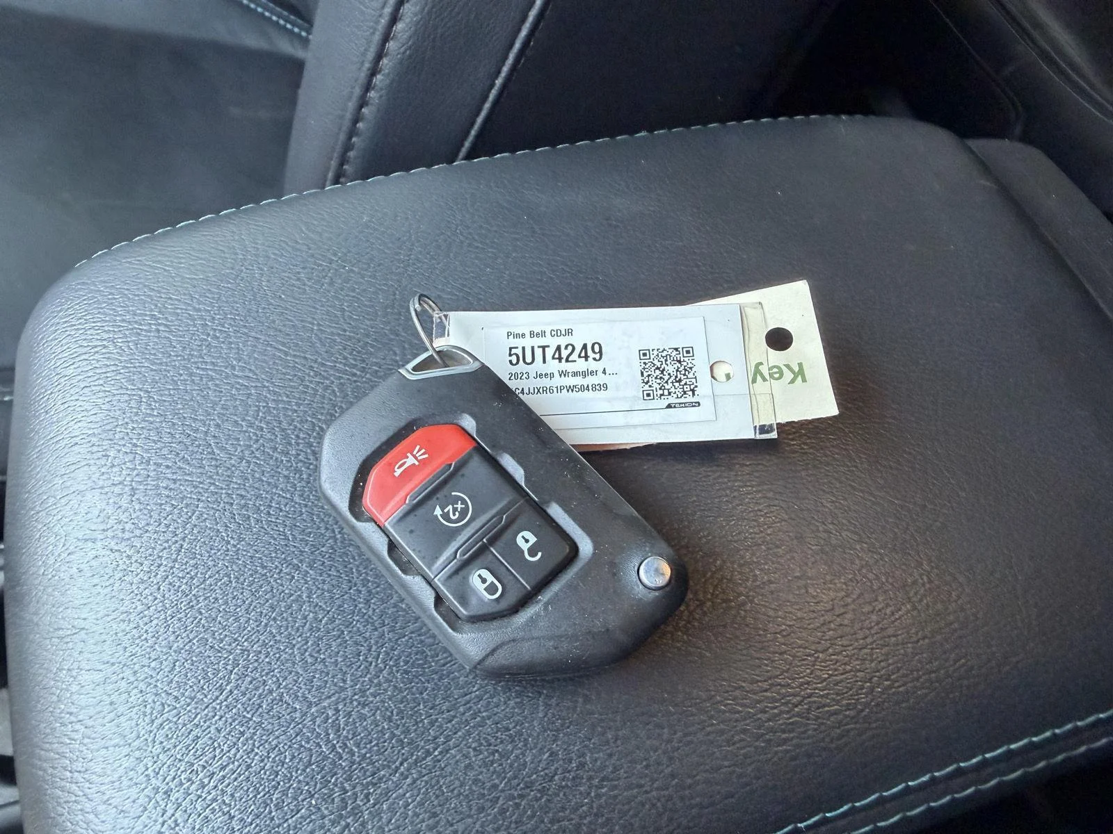 Used 2023 Bright White Jeep Rubicon image 13