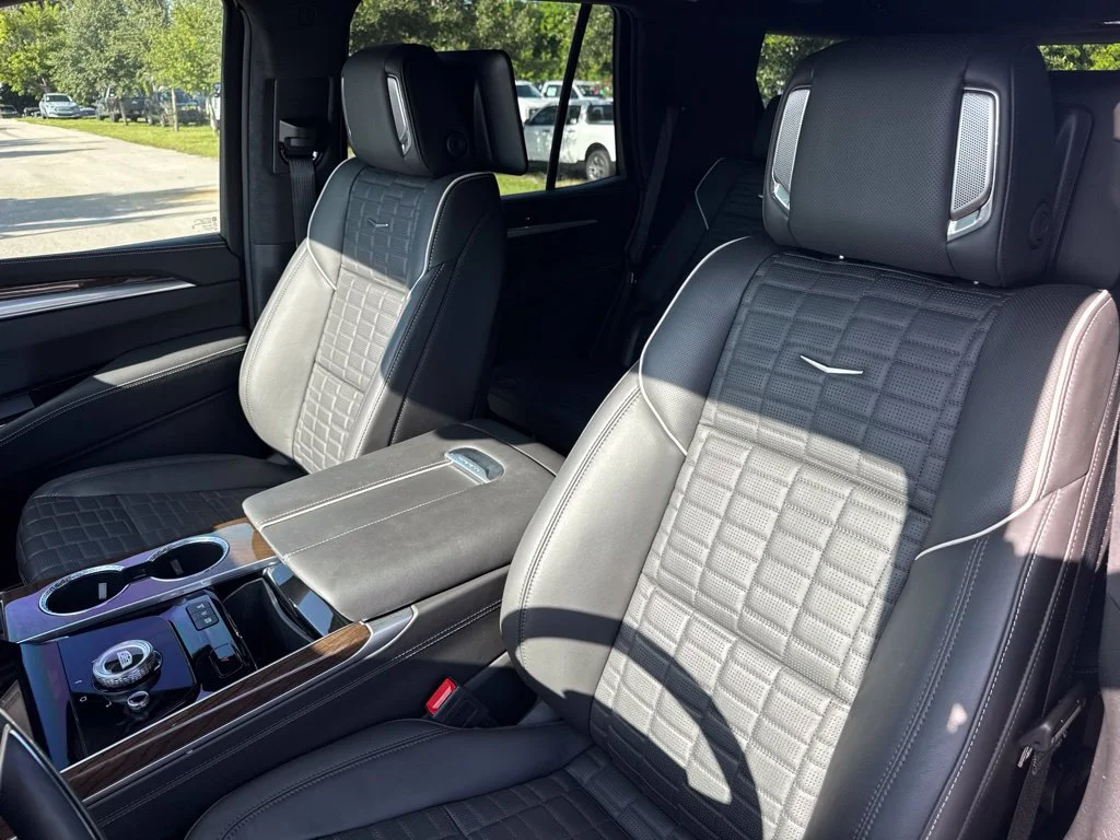Used 2025 Black Cadillac Sport Platinum image 10