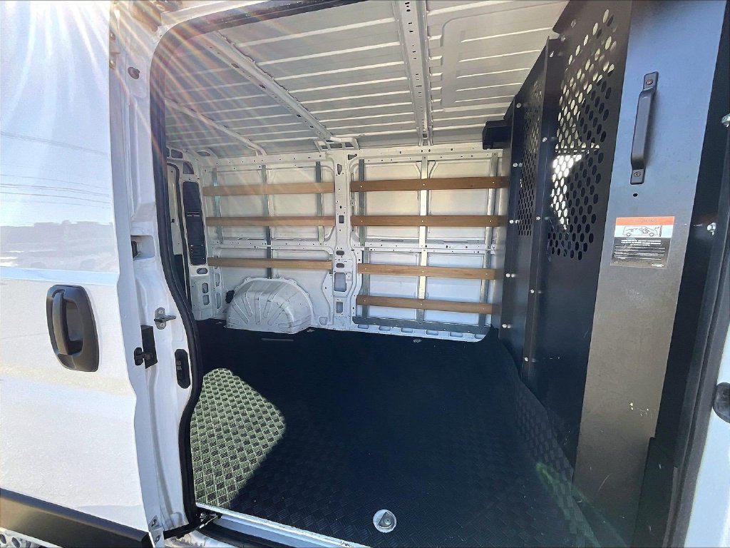 Used 2025 White Ram Base image 15
