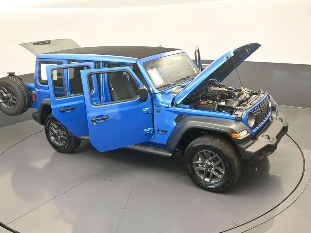 Used 2025 Hydro Blue Pearl Coat Jeep Sport S image 64