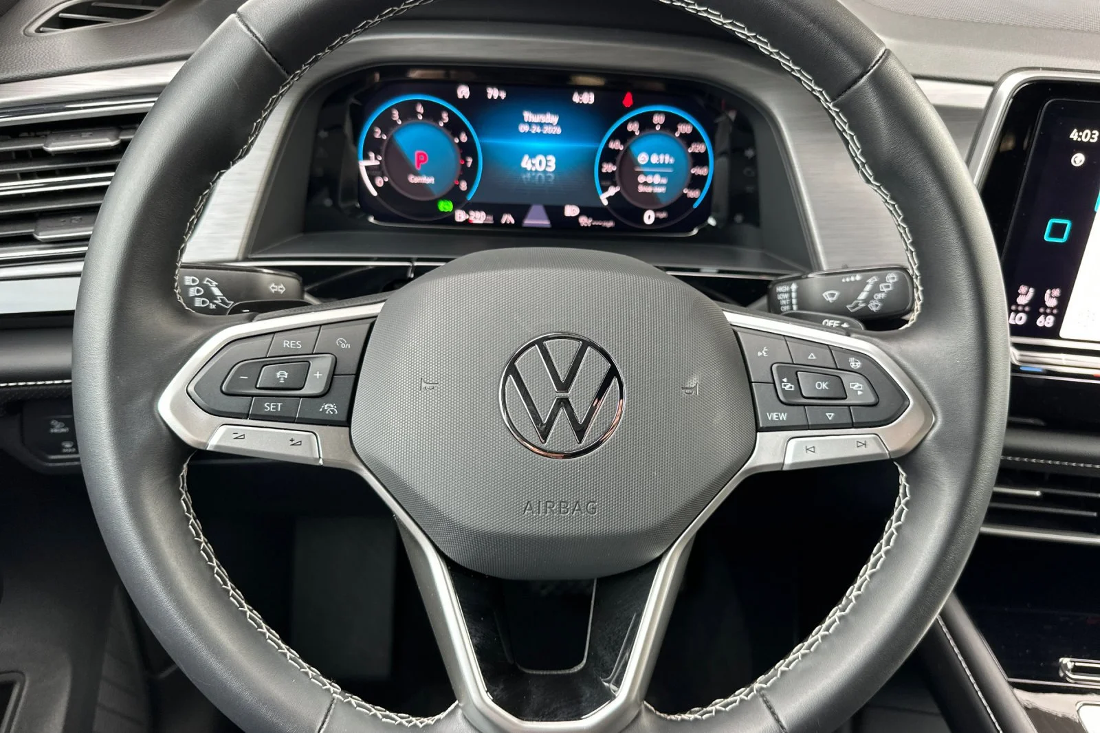 Used 2026  Volkswagen SE w/Technology image 25