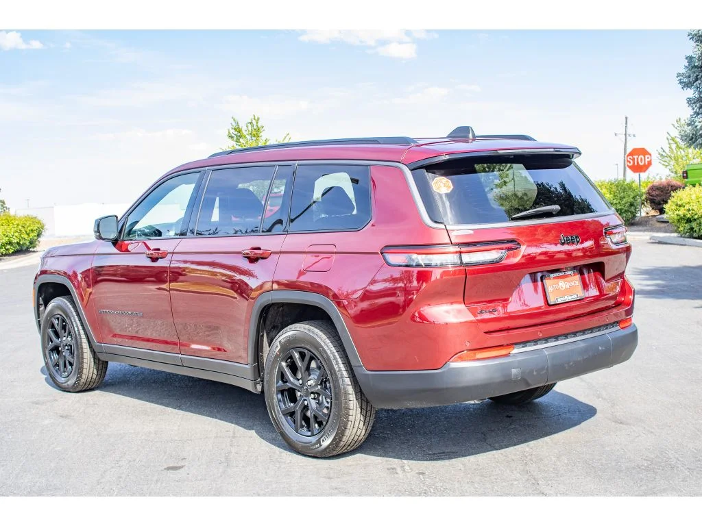 New 2026 Velvet Red Pearlcoat Jeep Laredo Altitude image 6