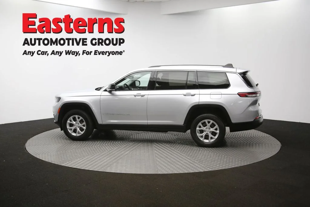 Used 2023 Silver Jeep Limited image 62