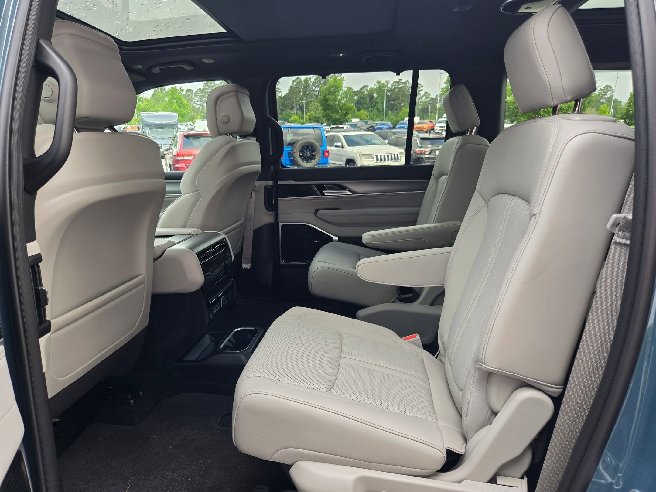 New 2026 Steel Blue Exterior Paint Jeep Limited Reserve image 35