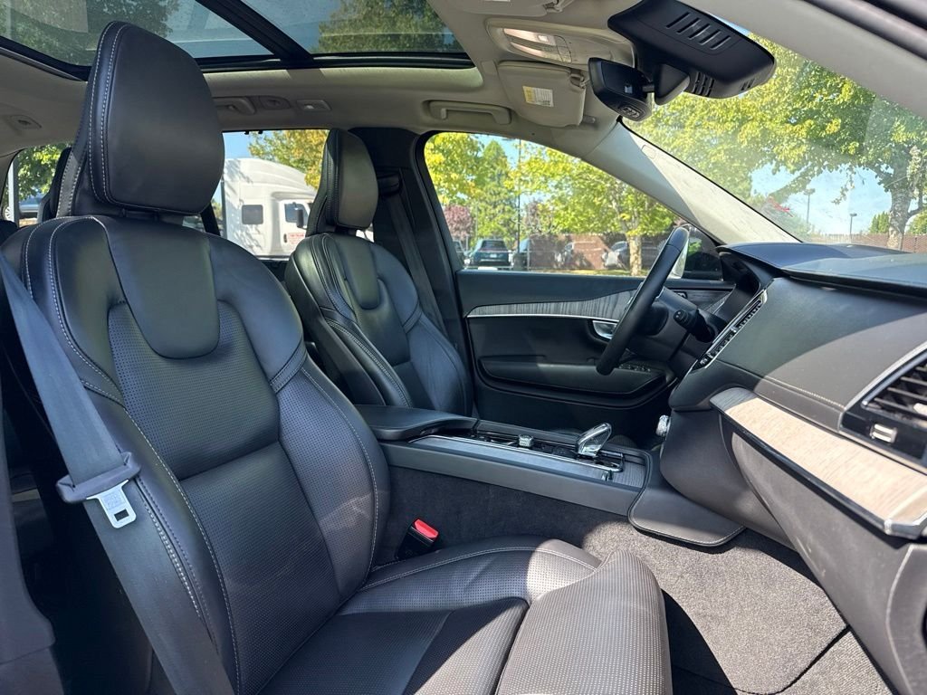 Used 2024 Onyx Black Metallic Volvo Ultimate image 27
