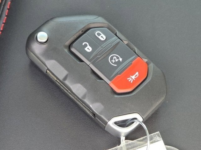 Used 2025 Bright White Clearcoat Jeep Rubicon image 40
