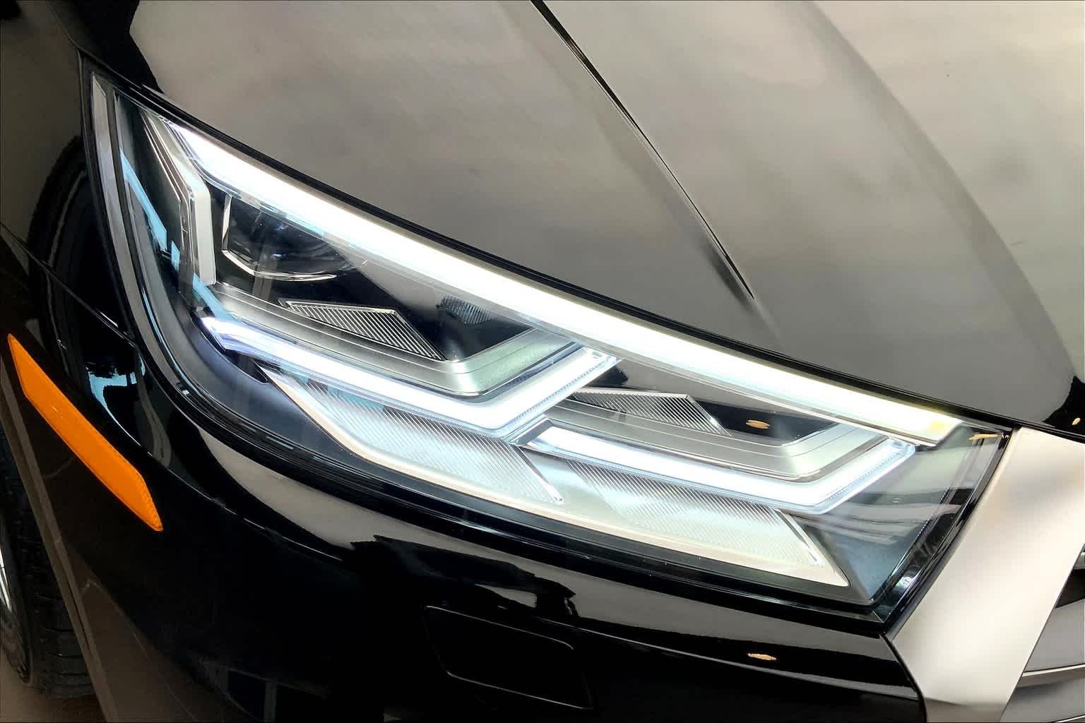 Used 2018 Brilliant Black Audi Tech Premium Plus image 26