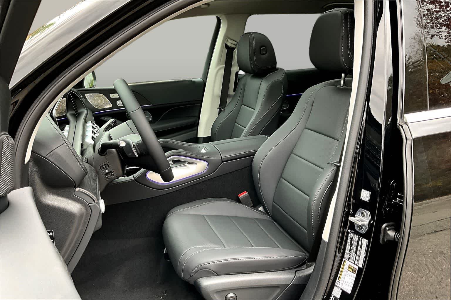 New 2026 040/Black Mercedes-Benz GLS 450 image 14