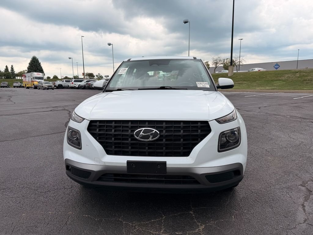 Used 2023 Ceramic White Hyundai SE image 3