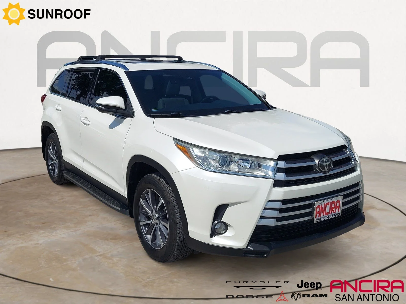 2019 Toyota Highlander XLE FWD photo