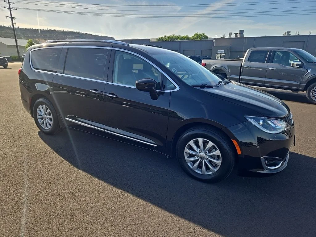 Used 2019 Chrysler Pacifica Touring L with VIN 2C4RC1BG8KR596739 for sale in The Dalles, OR