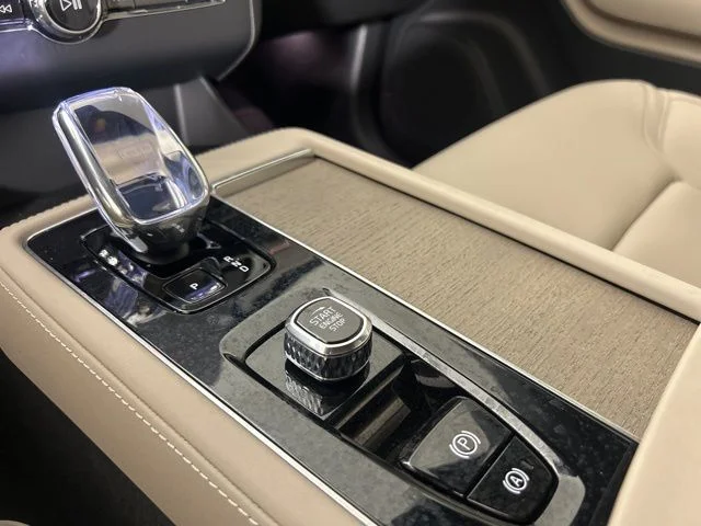 2025 Volvo XC90 Core - Photo 31