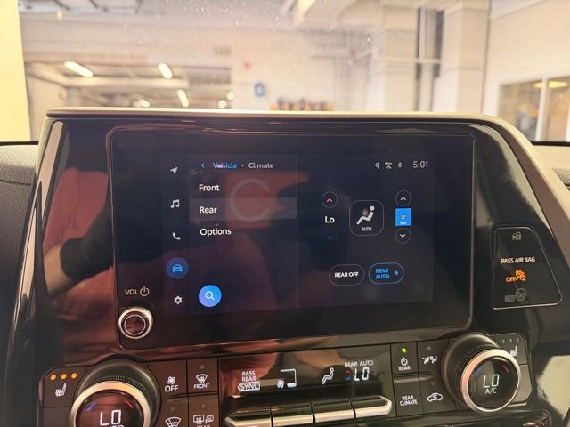 Used 2024  Toyota XLE image 33