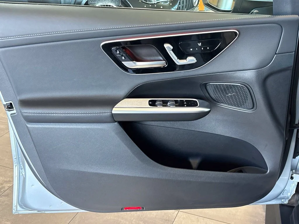 Used 2025 Silver Mercedes-Benz GLC 350e image 17